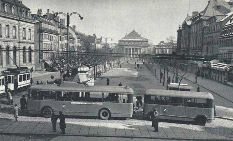 Buses at Broglie square in 1949