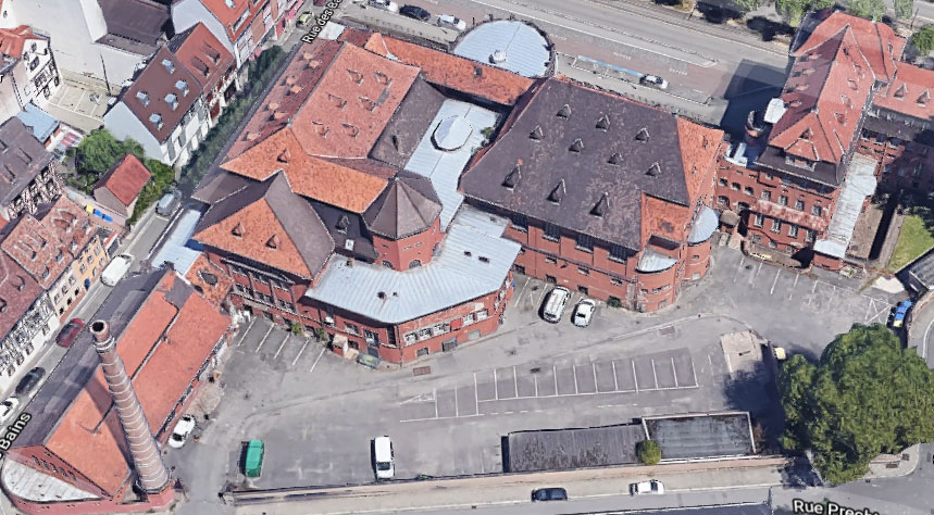 Vue aérienne ©Google Maps des Bains Municipaux de Strasbourg en 2020