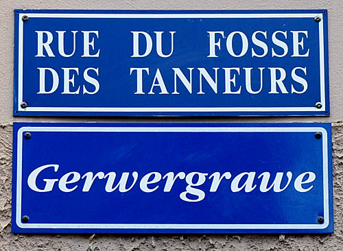 Tanners' Ditch (Fossé des Tanneurs) street sign