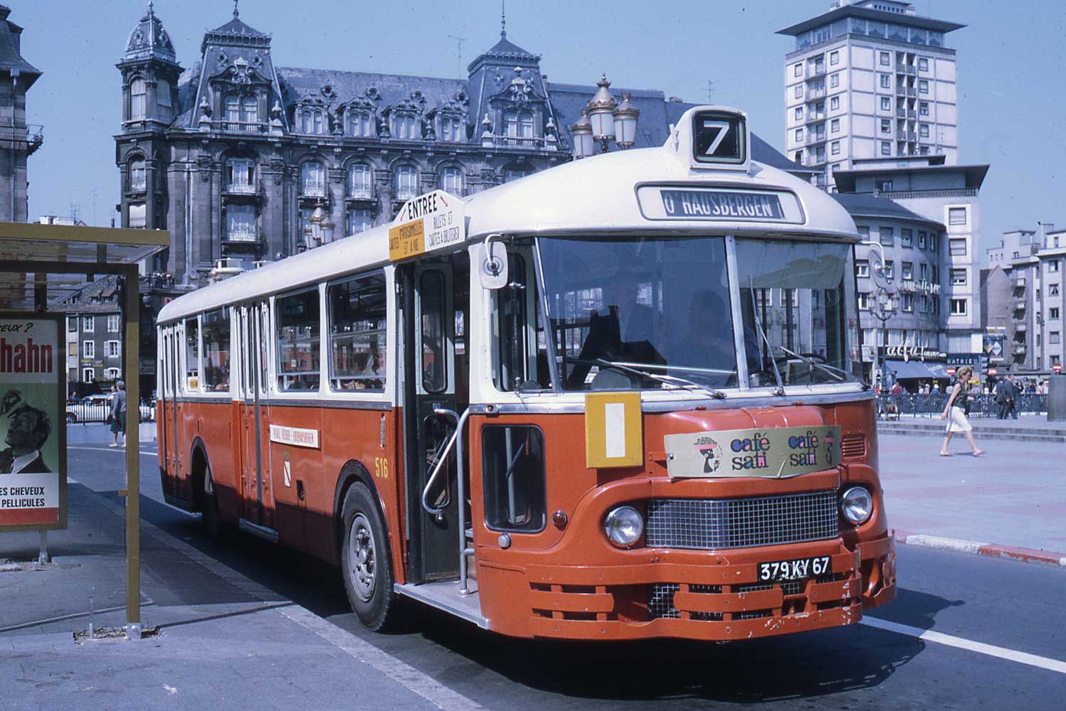 The Valentin Sorg Tower behind a bus on Place Kléber in the 1960s