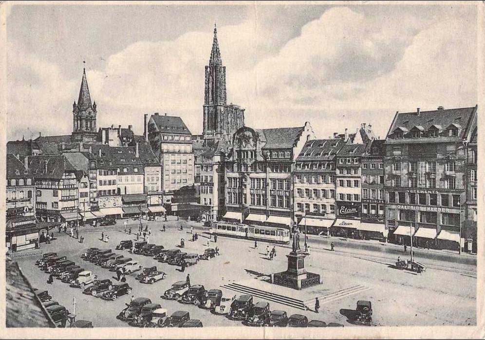 Les tramways place Kléber vers la fin des années 1940